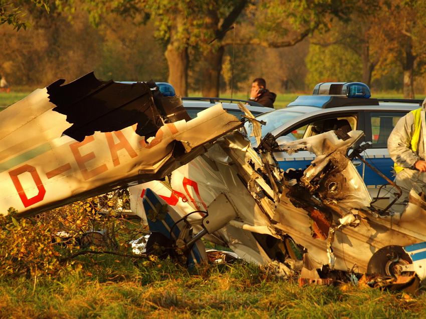 Kleinflugzeug abgestuerzt Sankt Augustin Meindorf P190.JPG